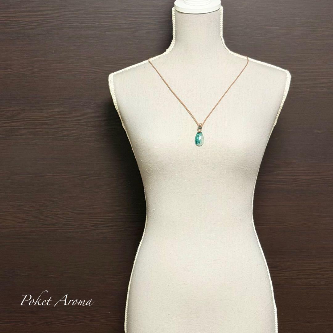 『翠流泉』フックサイトシリカとブルー翡翠のマクラメペンダントネックレス