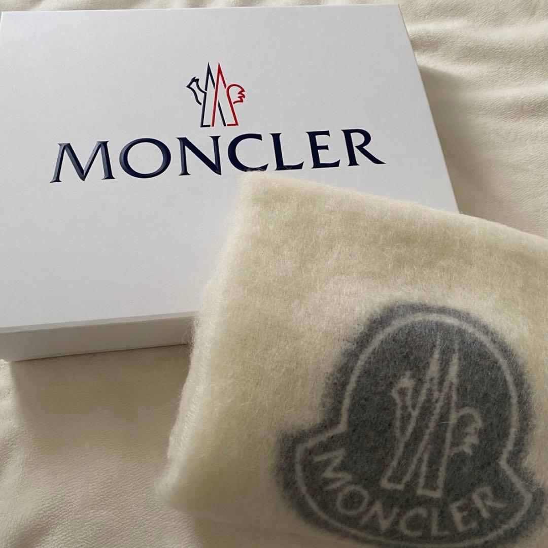 モンクレール　マフラー