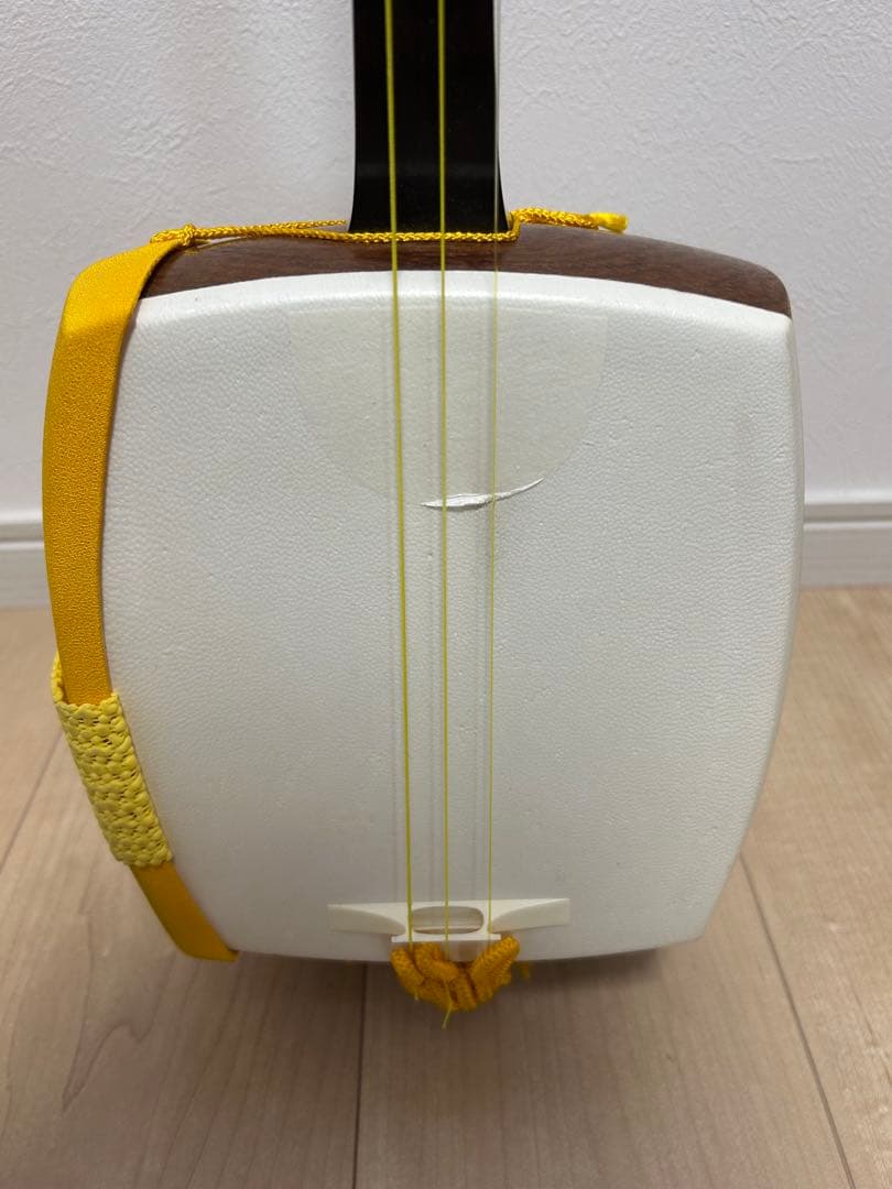 三味線　替えのはつね糸・バチ付き