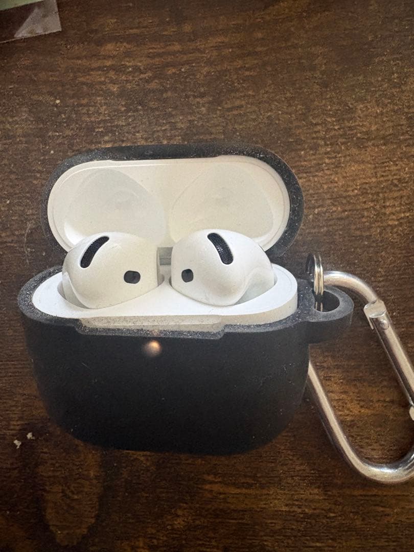 D*M様 AirPods本体 ホワイト 充電ケース付き