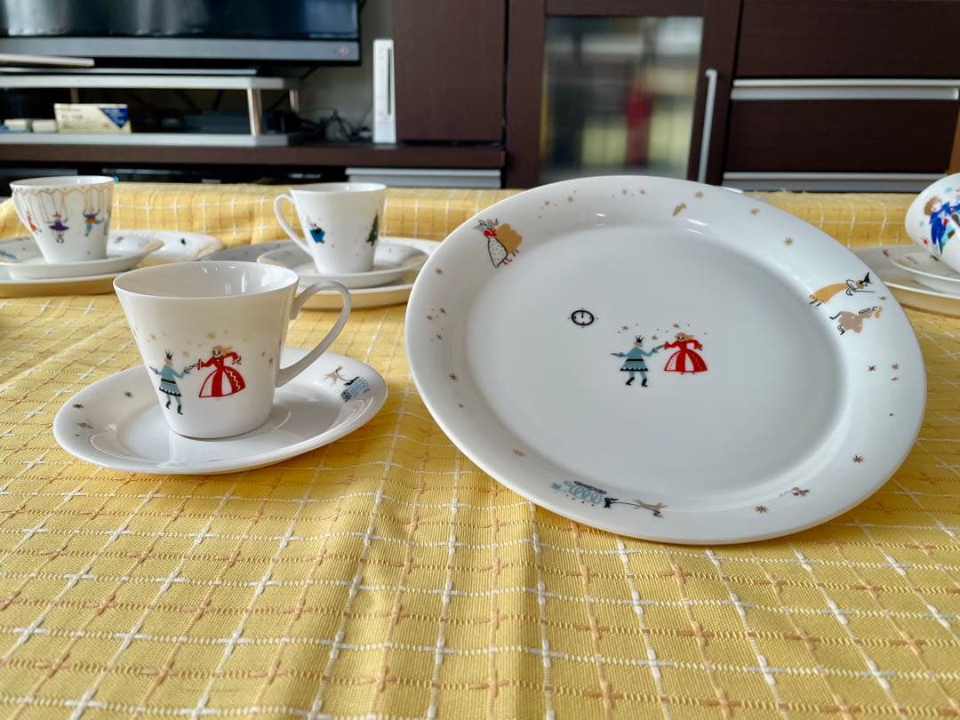 【希少】１２の絵本 ＋ 幻の絵本　大皿•カップ&ソーサー セット　全１３セット