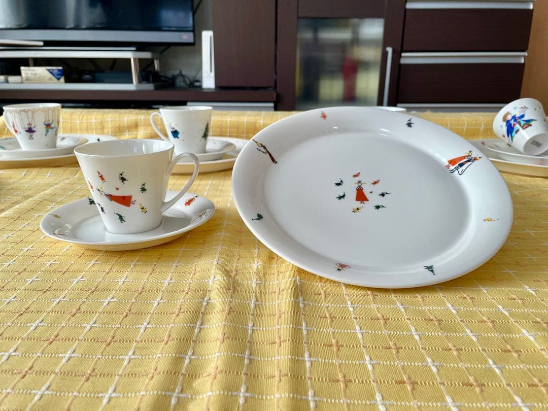 【希少】１２の絵本 ＋ 幻の絵本　大皿•カップ&ソーサー セット　全１３セット