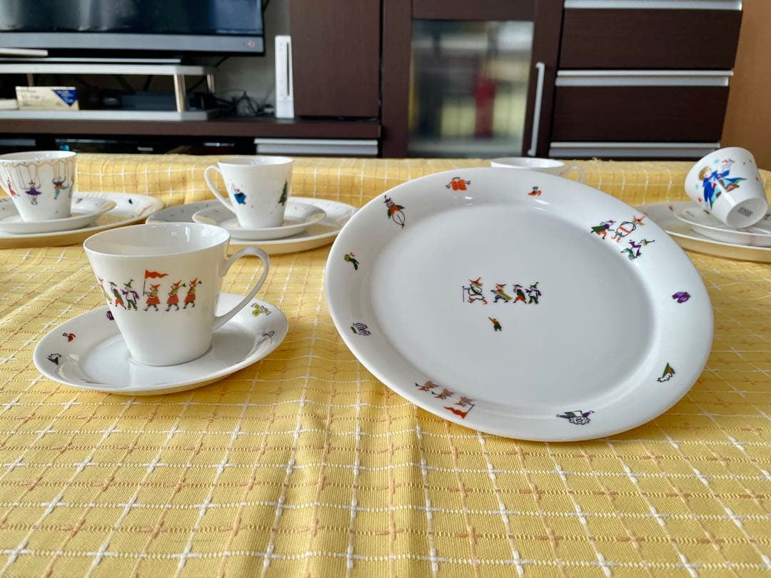 【希少】１２の絵本 ＋ 幻の絵本　大皿•カップ&ソーサー セット　全１３セット