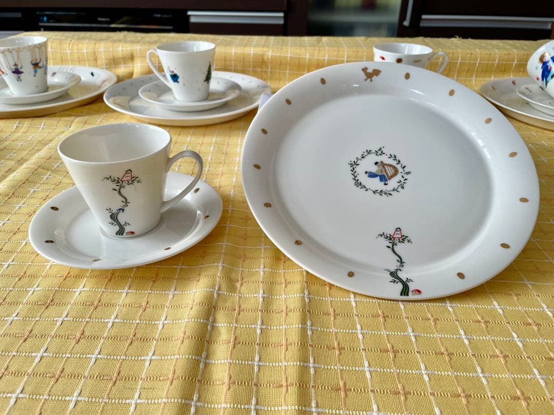 【希少】１２の絵本 ＋ 幻の絵本　大皿•カップ&ソーサー セット　全１３セット