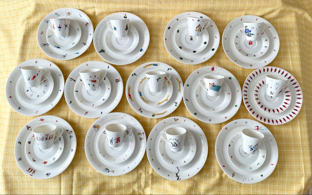 【希少】１２の絵本 ＋ 幻の絵本　大皿•カップ&ソーサー セット　全１３セット