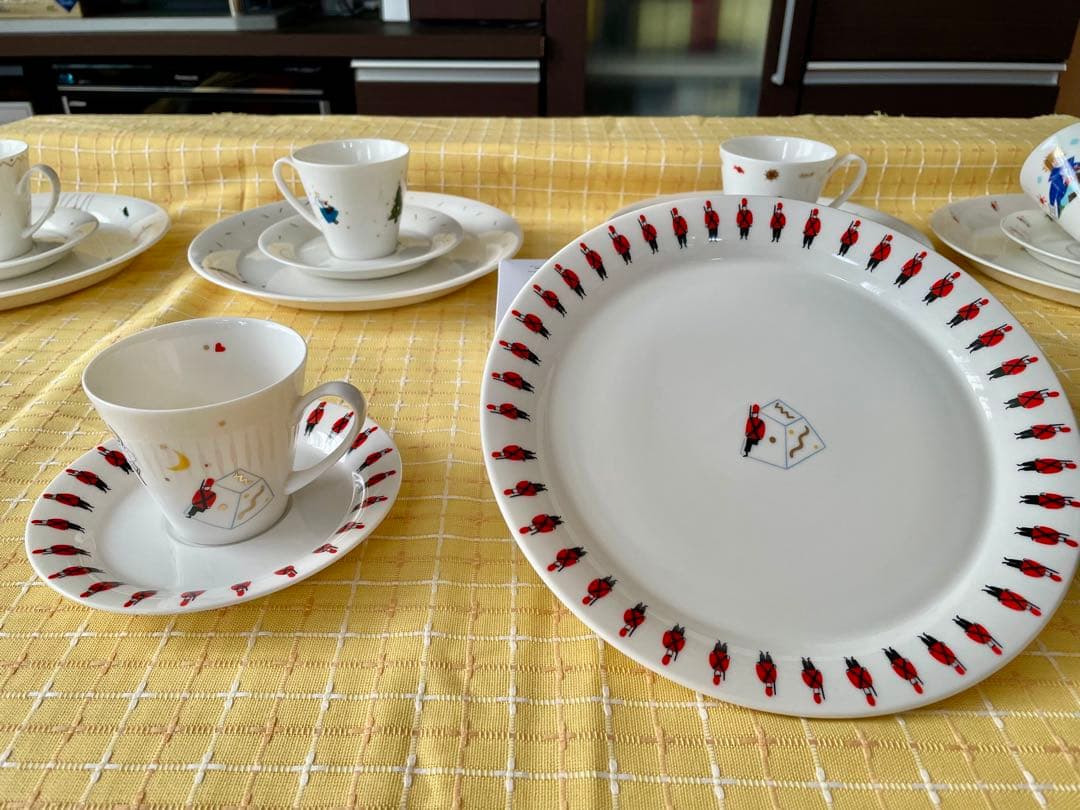 【希少】１２の絵本 ＋ 幻の絵本　大皿•カップ&ソーサー セット　全１３セット