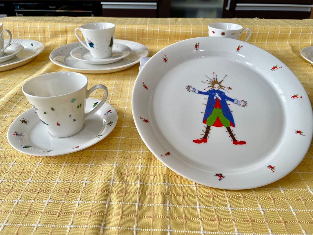 【希少】１２の絵本 ＋ 幻の絵本　大皿•カップ&ソーサー セット　全１３セット