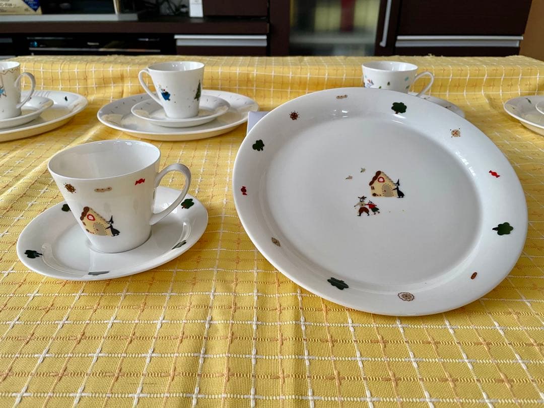 【希少】１２の絵本 ＋ 幻の絵本　大皿•カップ&ソーサー セット　全１３セット