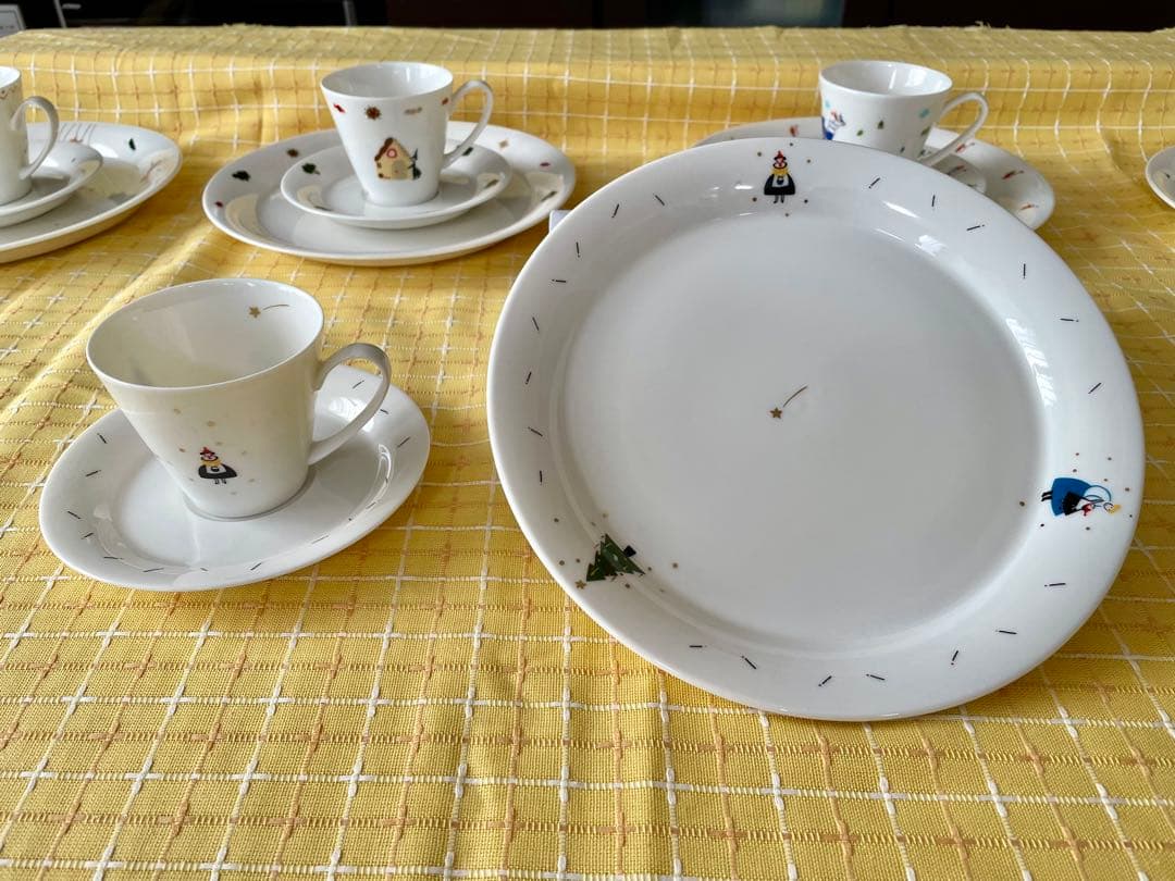 【希少】１２の絵本 ＋ 幻の絵本　大皿•カップ&ソーサー セット　全１３セット