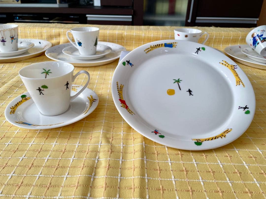 【希少】１２の絵本 ＋ 幻の絵本　大皿•カップ&ソーサー セット　全１３セット