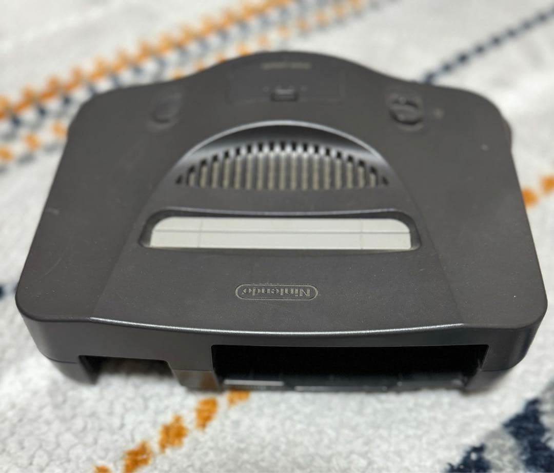 Nintendo(任天堂)64 収納ケース付き　ファミコン本体　コントローラー