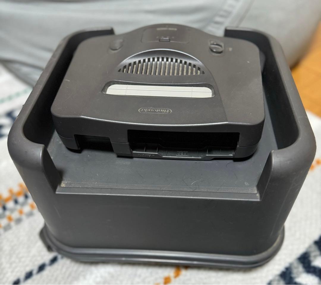 Nintendo(任天堂)64 収納ケース付き　ファミコン本体　コントローラー