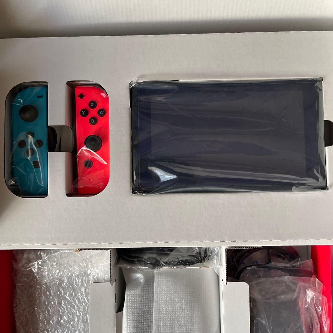 任天堂 Switch 本体 （本体以外ほぼ全て新品）