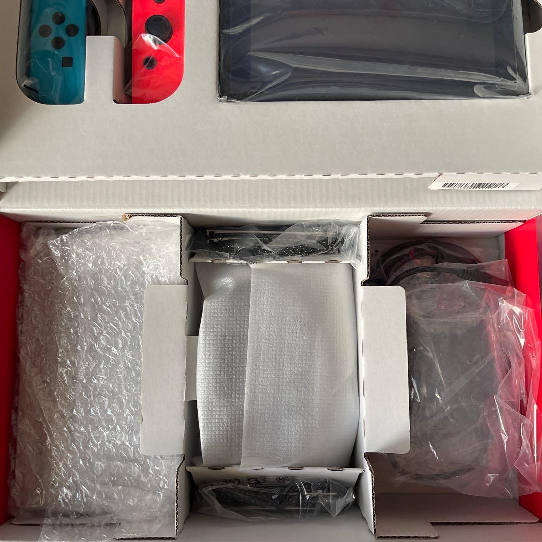 任天堂 Switch 本体 （本体以外ほぼ全て新品）