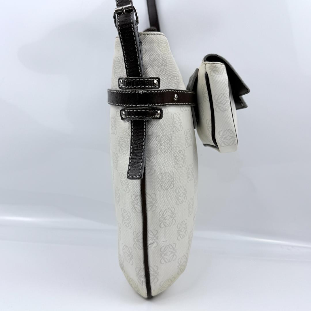 ロエベ リピートアナグラム ショルダーバッグ PVC レザー ホワイト