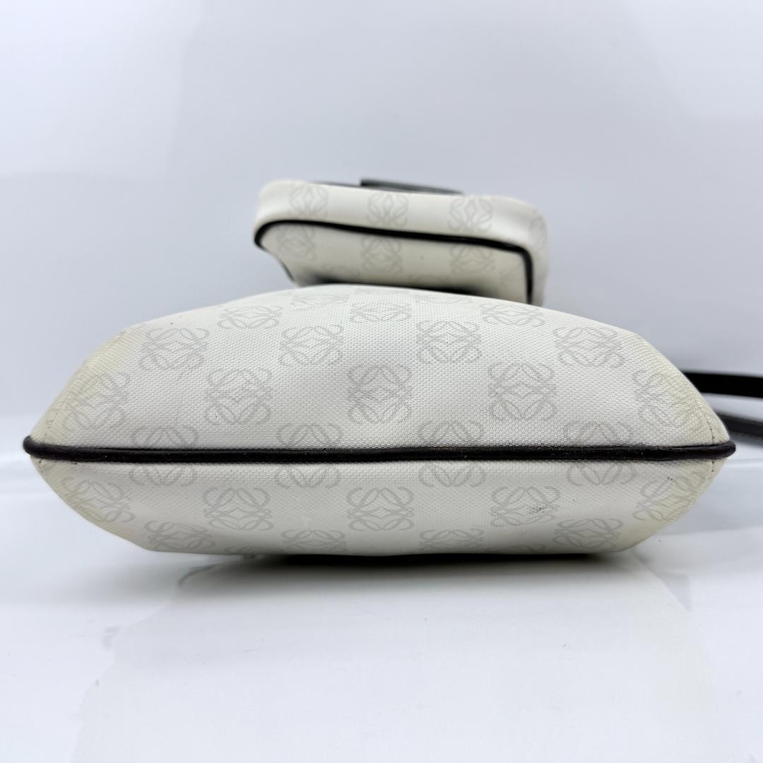 ロエベ リピートアナグラム ショルダーバッグ PVC レザー ホワイト