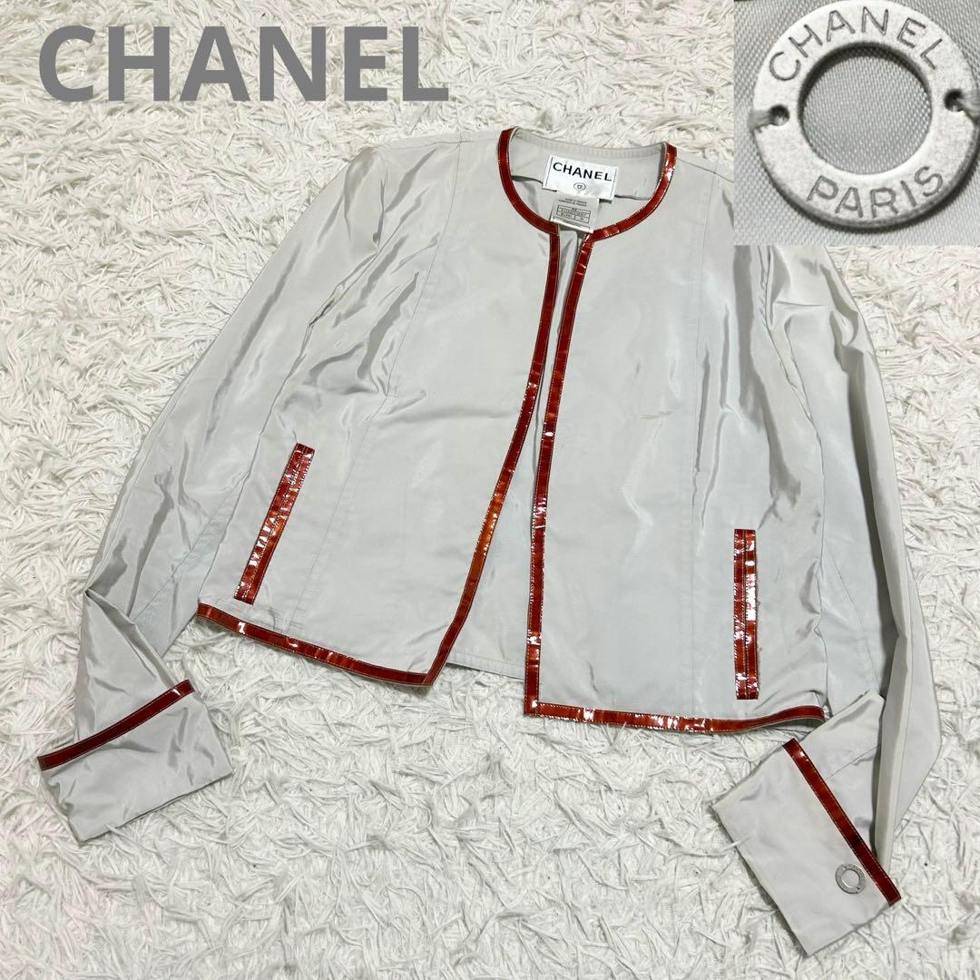 13429 CHANEL パテントレザーパイピングノーカラージャケット
