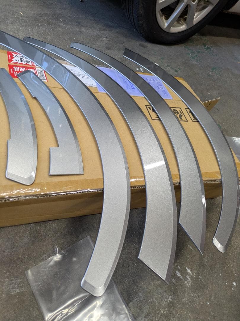 【ZNC塗装済み】ZC33S　スイフトスポーツ　ダウンルックフェンダーモール