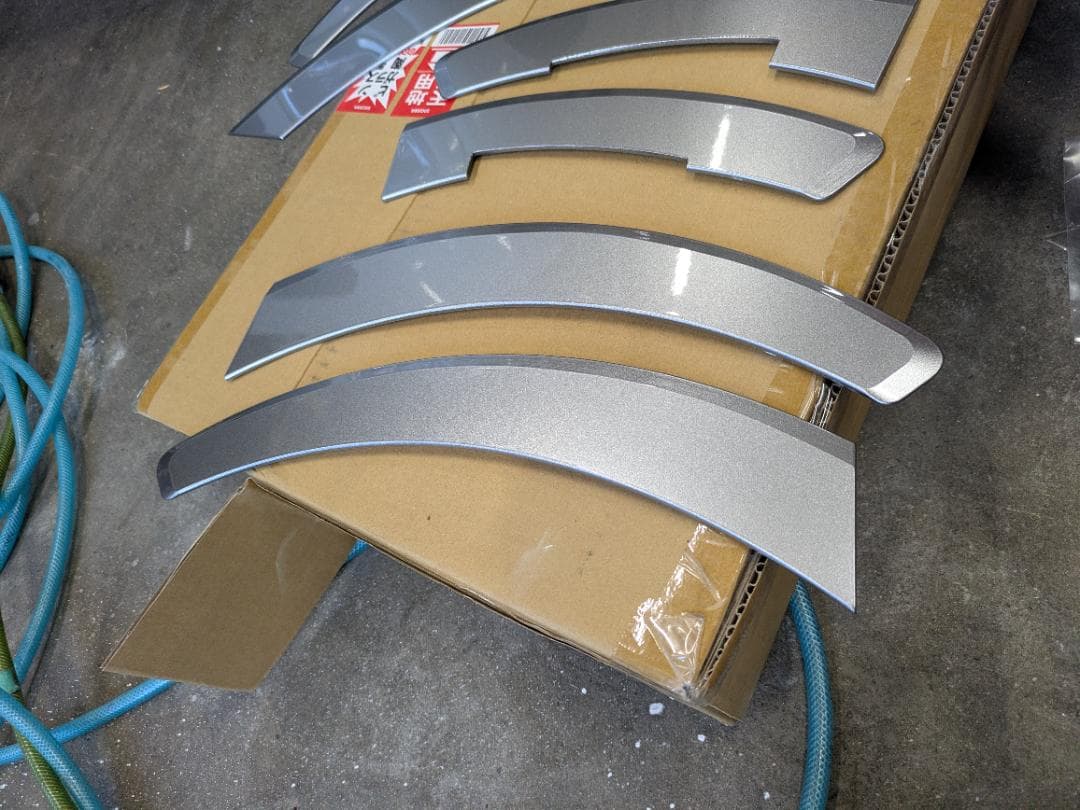 【ZNC塗装済み】ZC33S　スイフトスポーツ　ダウンルックフェンダーモール