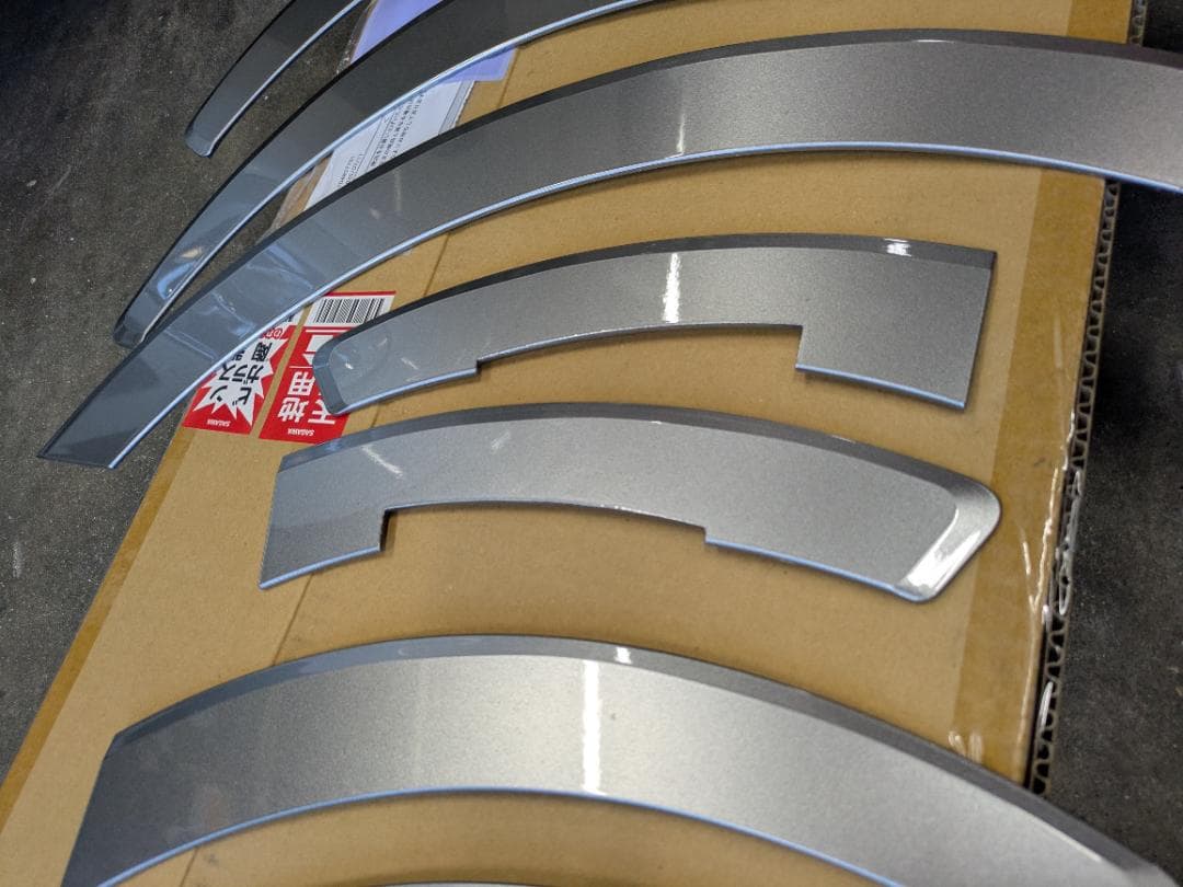 【ZNC塗装済み】ZC33S　スイフトスポーツ　ダウンルックフェンダーモール