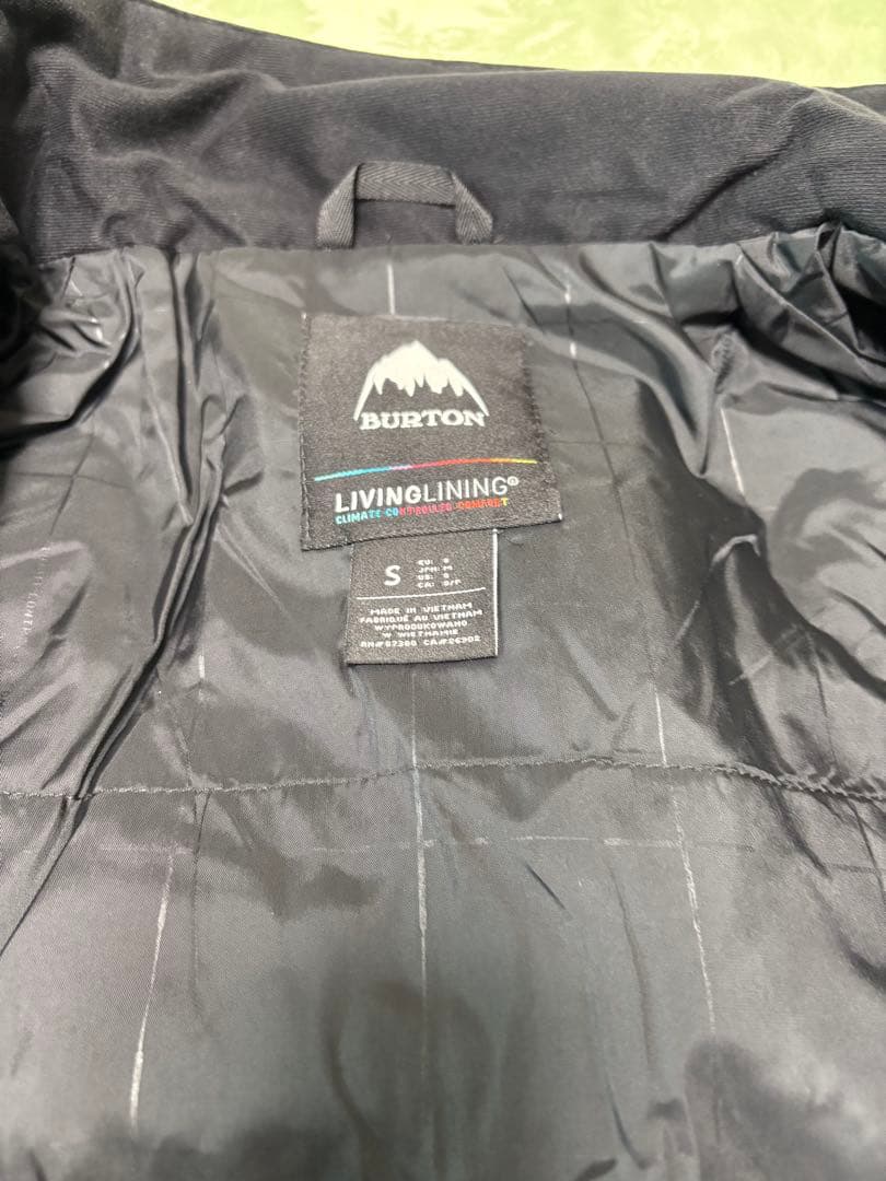 新品　バートン　ウーマンズスノーボードウエアジャケットとボトムの上下セット