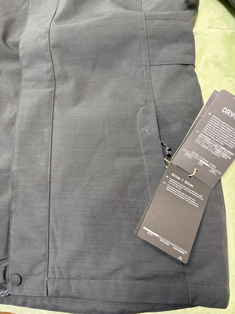 新品　バートン　ウーマンズスノーボードウエアジャケットとボトムの上下セット