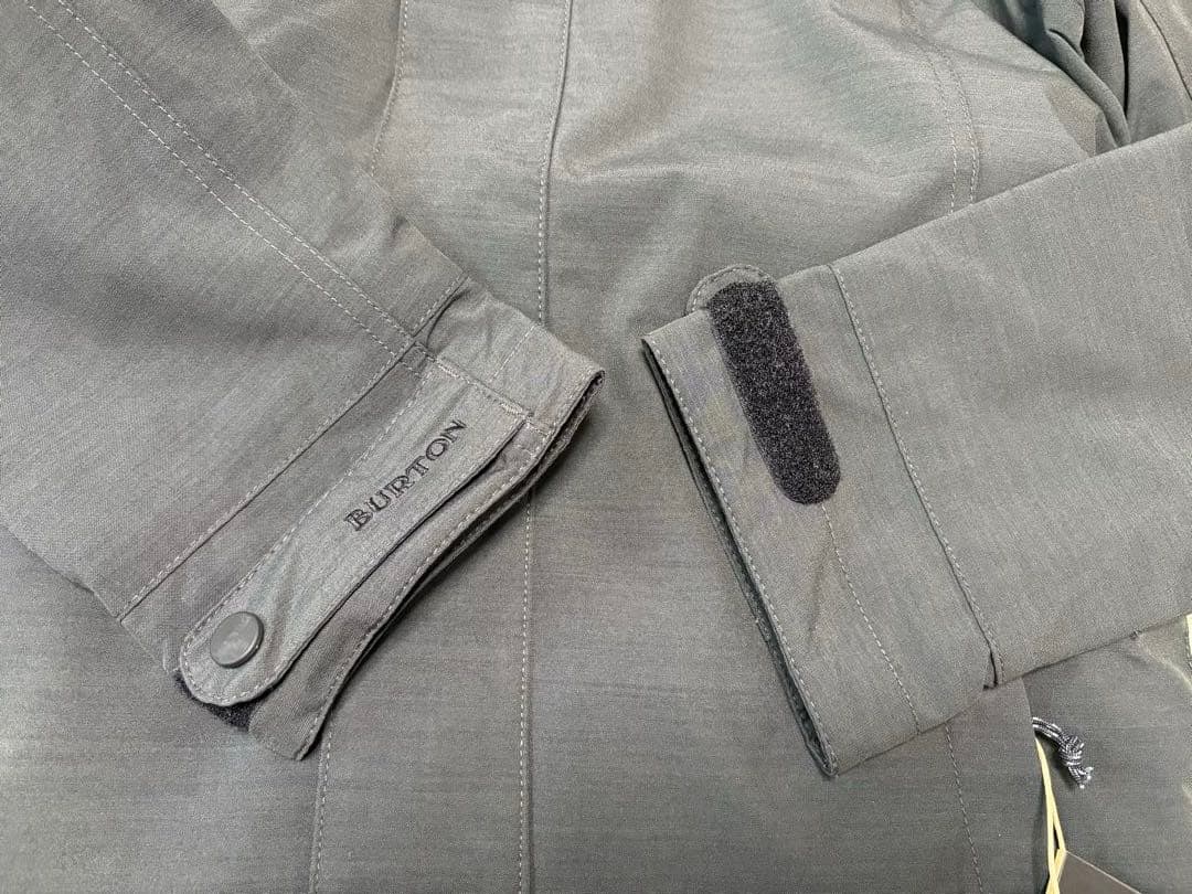 新品　バートン　ウーマンズスノーボードウエアジャケットとボトムの上下セット