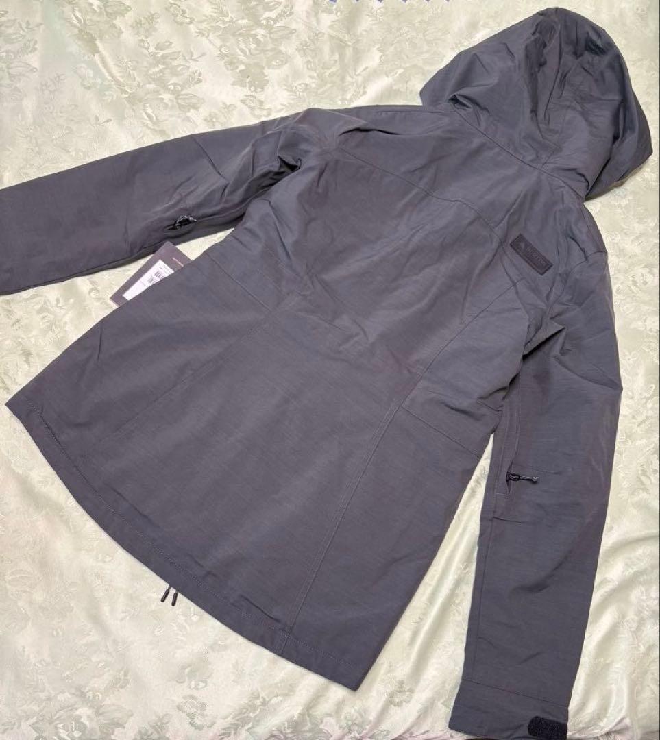 新品　バートン　ウーマンズスノーボードウエアジャケットとボトムの上下セット