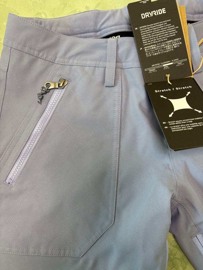 新品　バートン　ウーマンズスノーボードウエアジャケットとボトムの上下セット