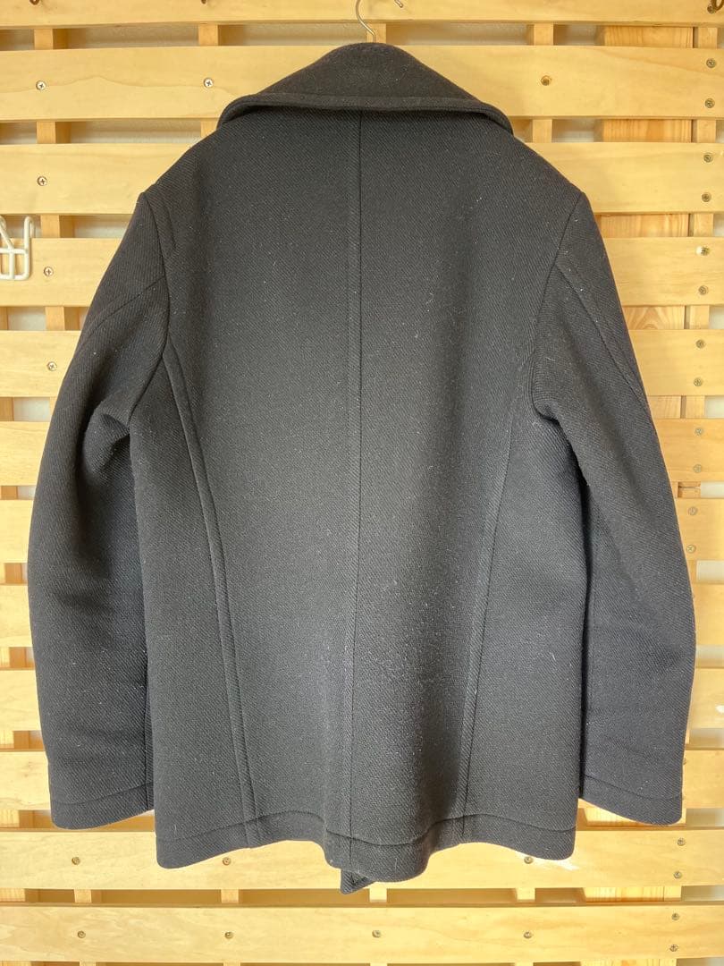 黒いウール混紡ピーコート