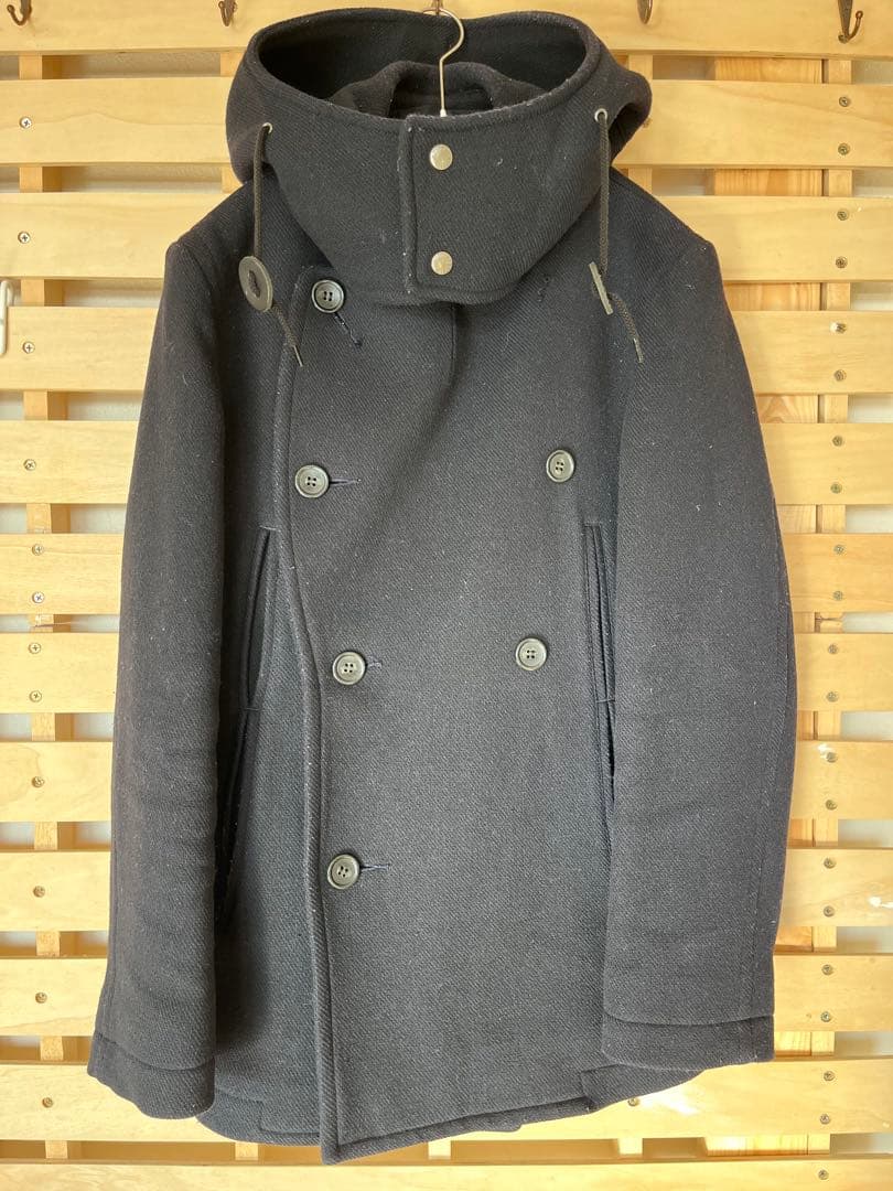 黒いウール混紡ピーコート