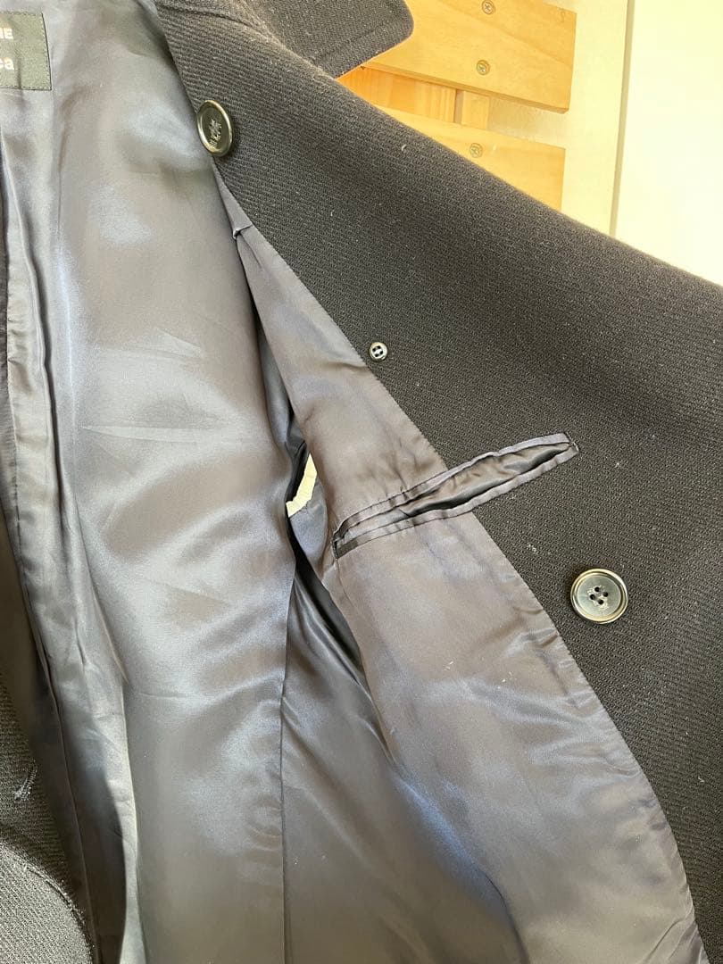 黒いウール混紡ピーコート