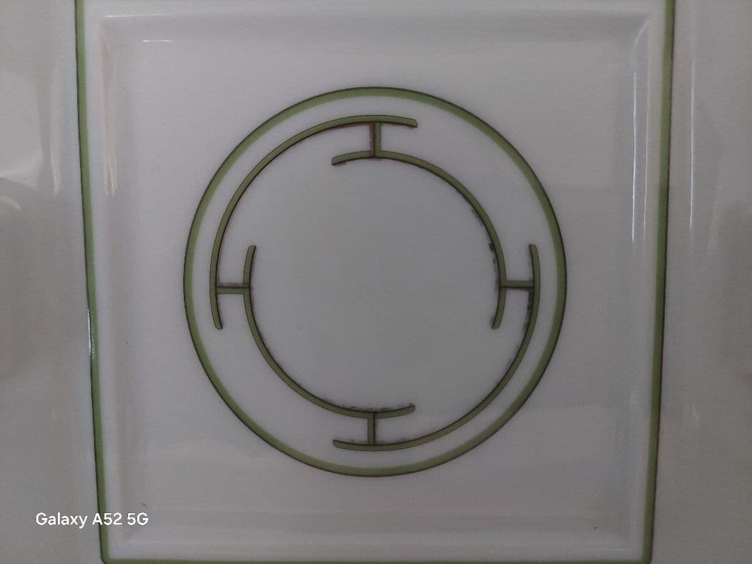 HERMES　リズム　ホワイトとグリーンの置き型灰皿