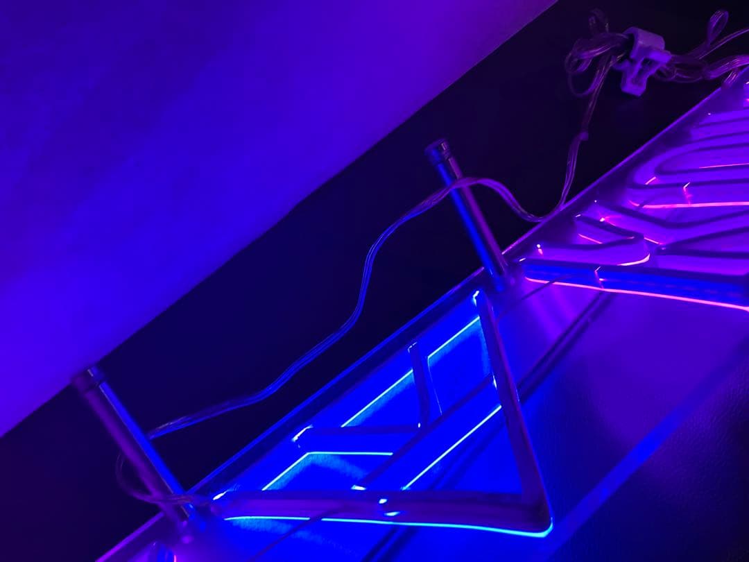 KODA KUMI ネオンライト 紫色ピンク色系