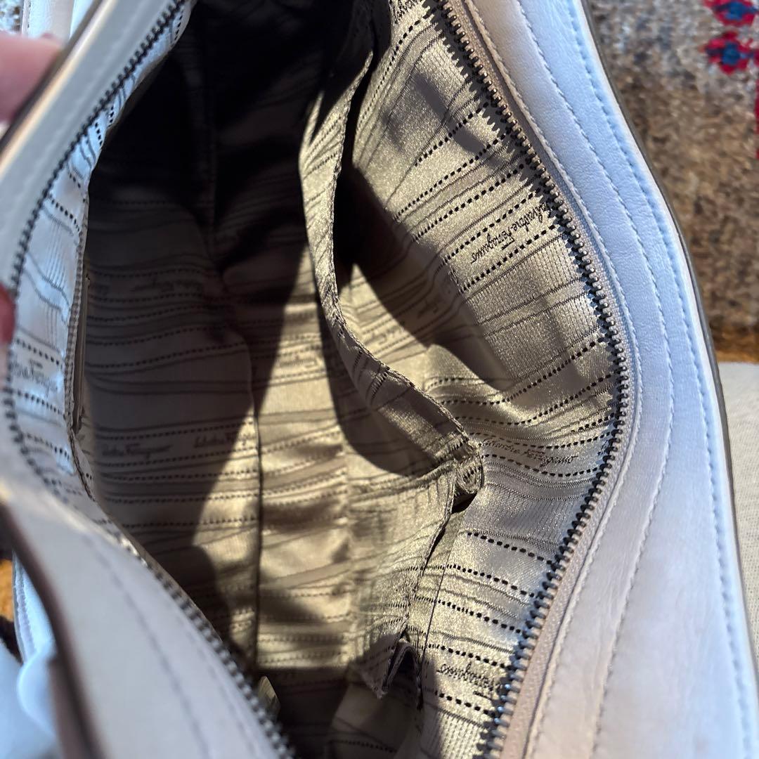 【超美品】Salvatore Ferragamoほぼ未使用級レザーバッグ