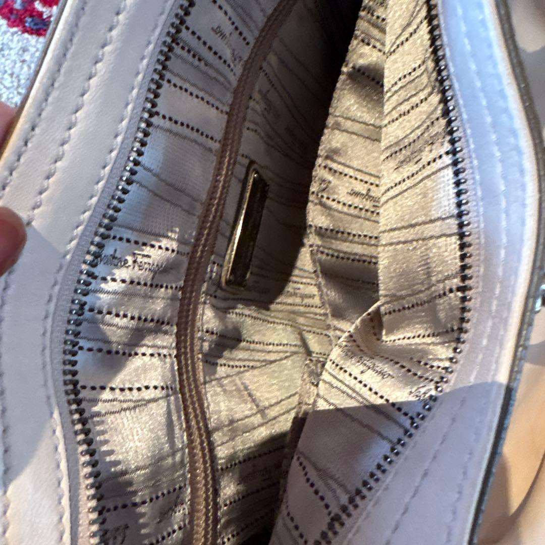 【超美品】Salvatore Ferragamoほぼ未使用級レザーバッグ