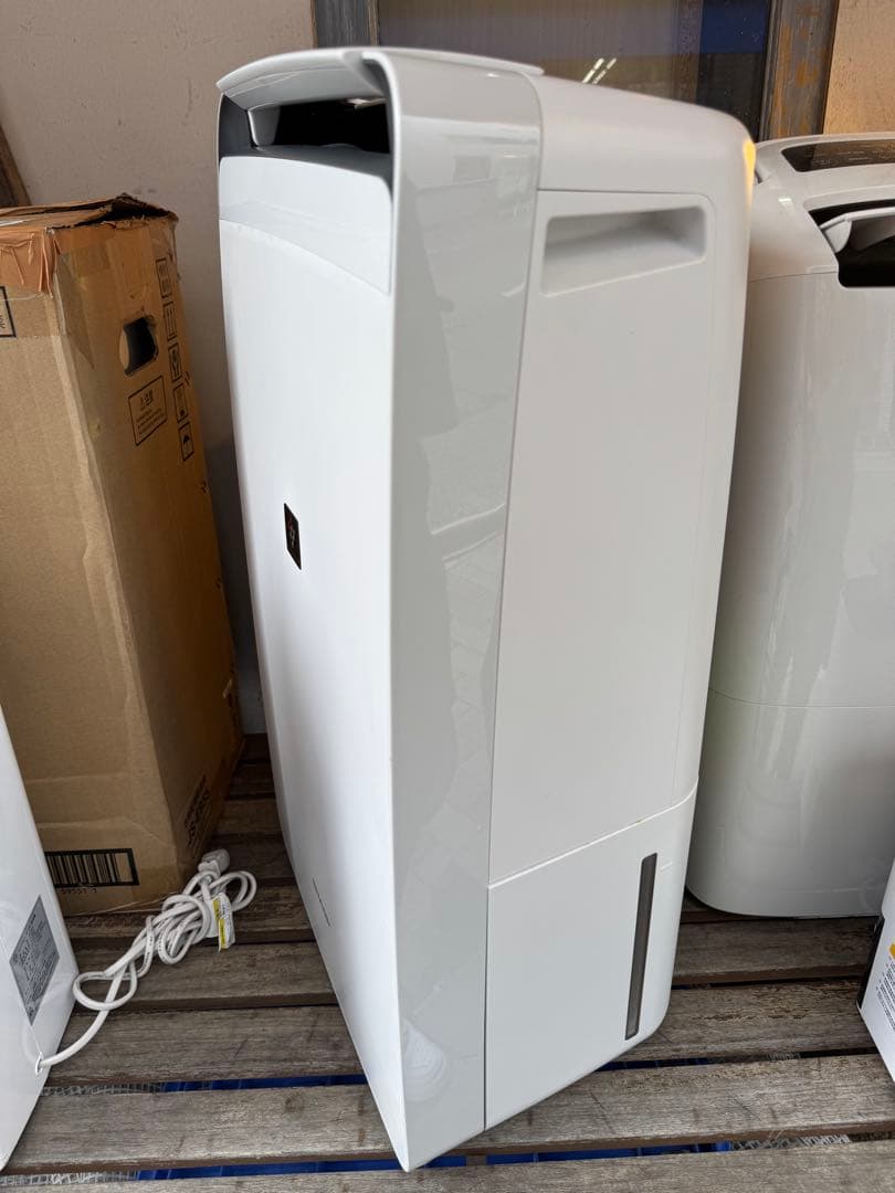 232＊■シャープ　除湿機　衣類乾燥機　プラズマクラスター　CV-J120-W