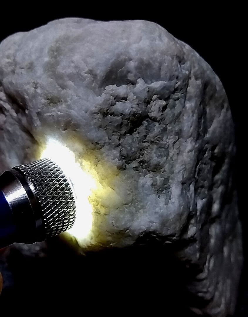 ★翡翠原石★糸魚川硬玉【姫川・転石ウブ1.7kg】