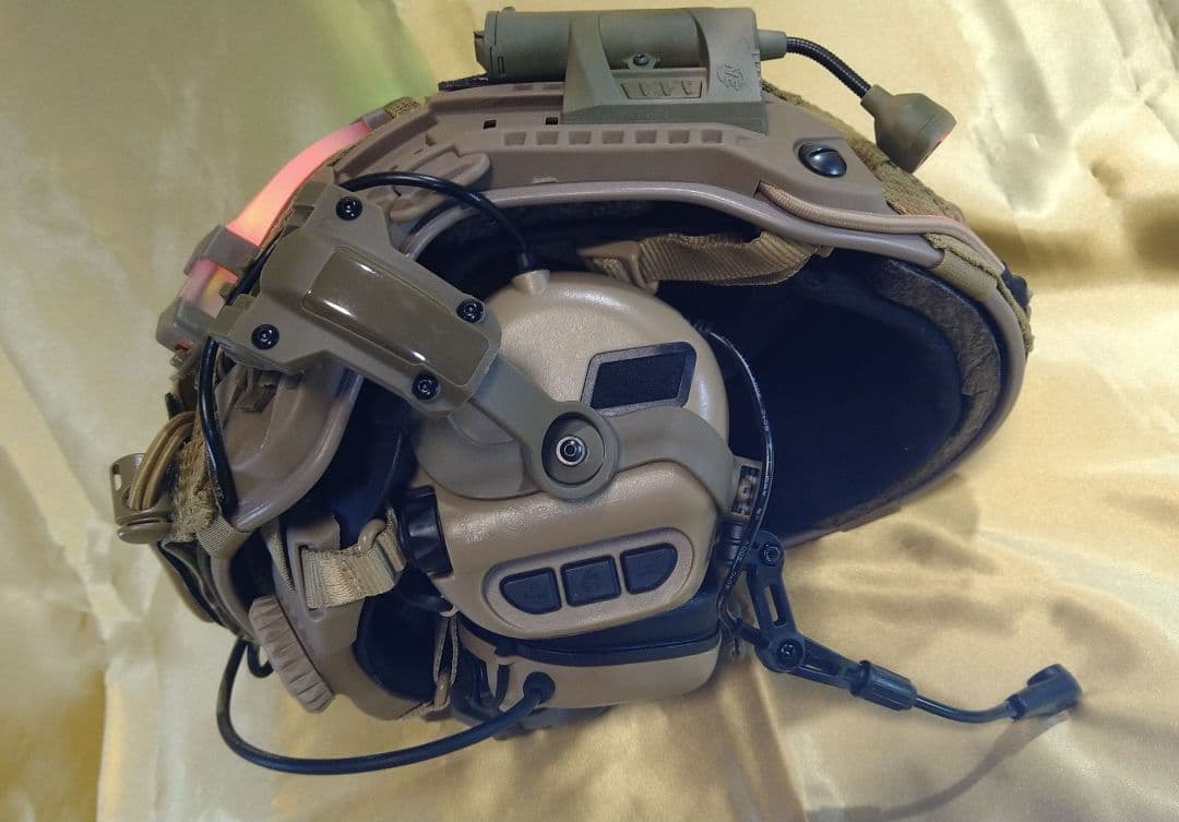 19.20日迄の限定値下げ！即使用可能ヘルメット！EARMOR.M32他装着済