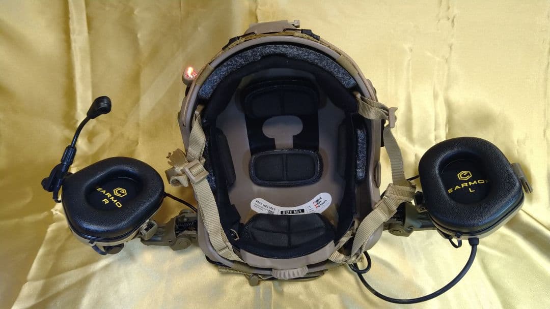 19.20日迄の限定値下げ！即使用可能ヘルメット！EARMOR.M32他装着済