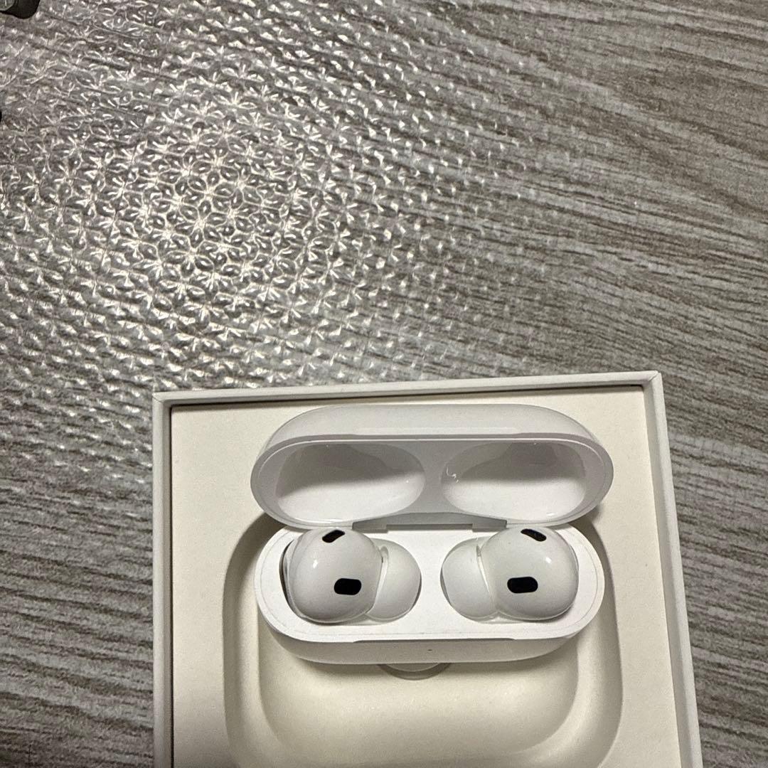 AirPods Pro 第二世代本体 ホワイト 充電ケース付き