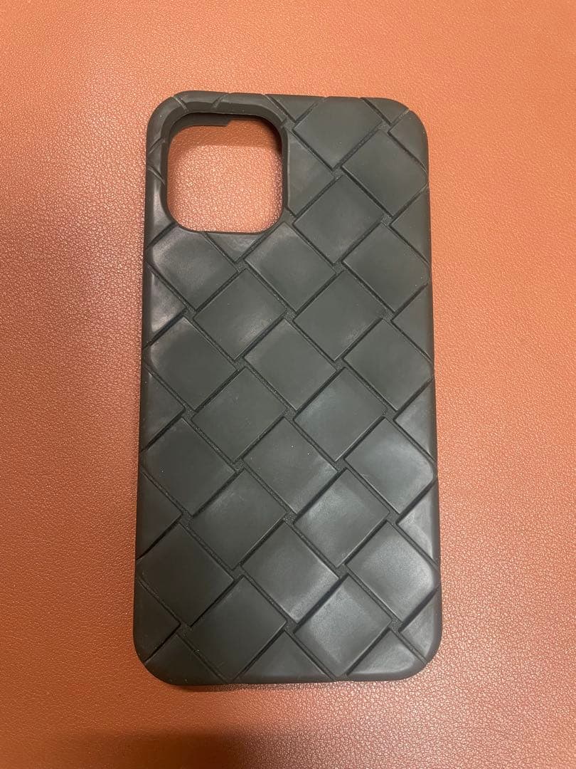 BOTTEGA VENETA iPhone 12 Pro ケース　カーキ色