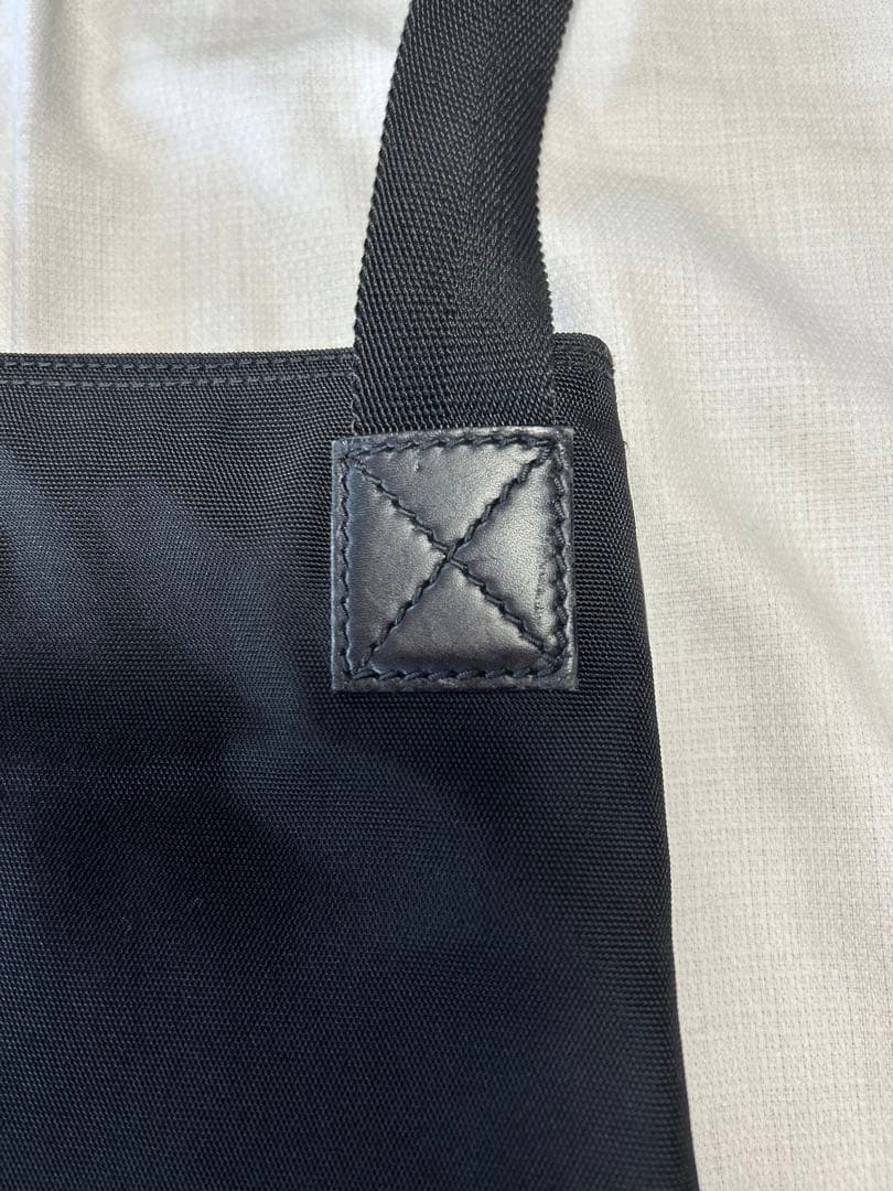 GUCCI グッチ　斜め掛けショルダーバッグ　黒