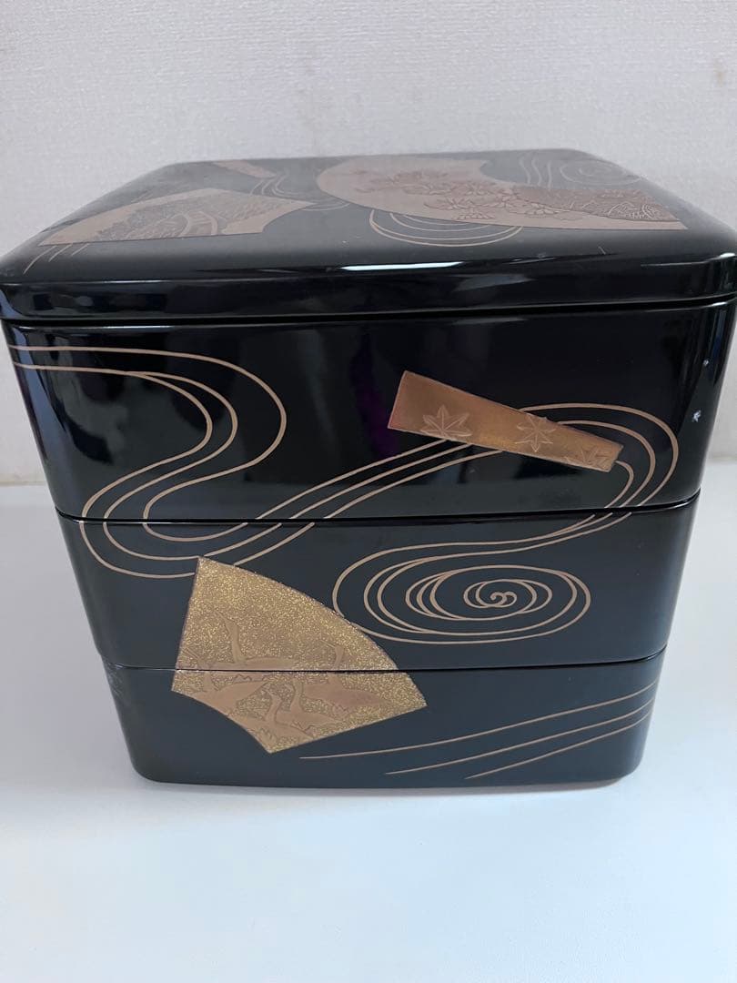 【未使用】輪島塗 蒔絵 三段重箱 お屠蘇 盃　酒器セット　中島忠平の作品