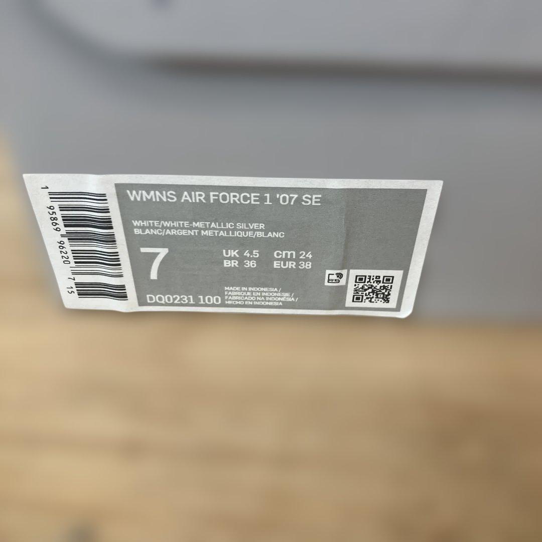 新品未使用WMNS AIR FORCE 1 '07 SE 24cm ホワイト