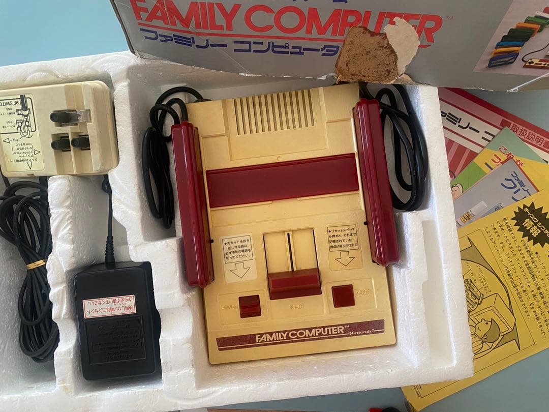任天堂 ファミコン ファミリーコンピューター 当時物　箱　付属品あり