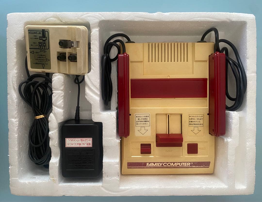任天堂 ファミコン ファミリーコンピューター 当時物　箱　付属品あり