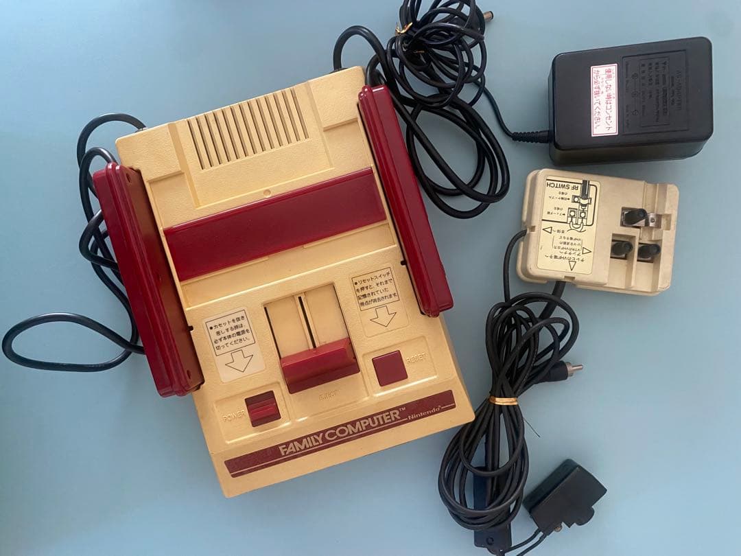 任天堂 ファミコン ファミリーコンピューター 当時物　箱　付属品あり