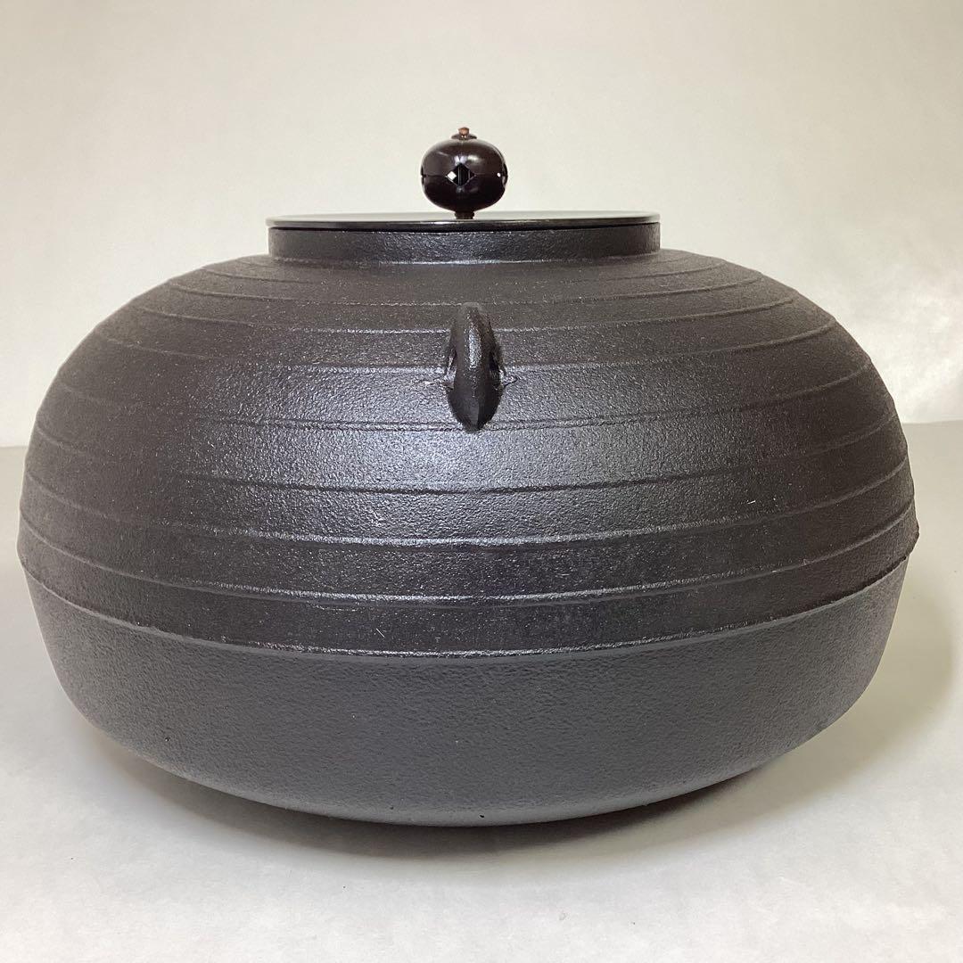 志きの釜 平丸千筋釜 炉・置炉兼用 合金 紙箱入 茶道具 古物品