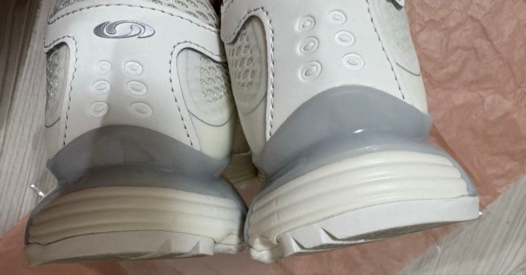 SALOMON XT-WHISPER VOID 24.0 ホワイト スニーカー